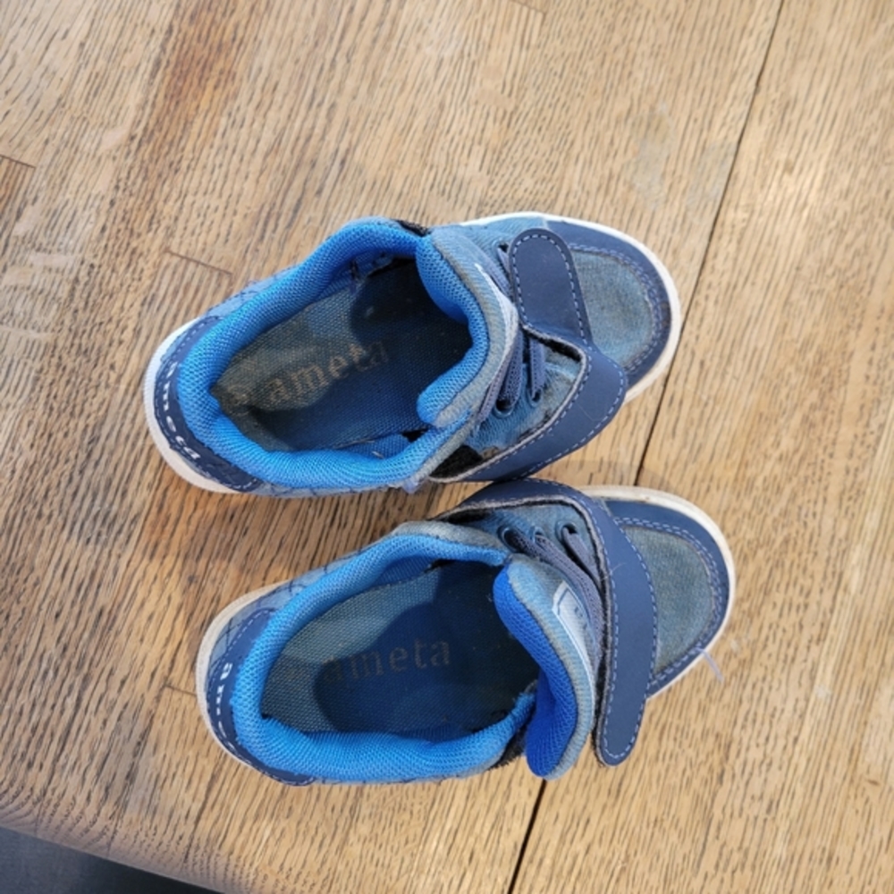 Kids canvas shoes size 8 t197135